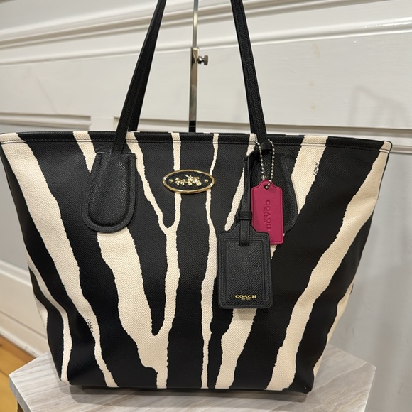 Coach Bag Leather Zebra Black and Cream Zebra Print Tote Bag - Picture 4 of 17